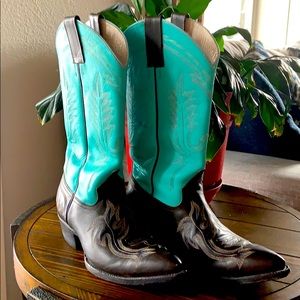 Cowboy boots size 9